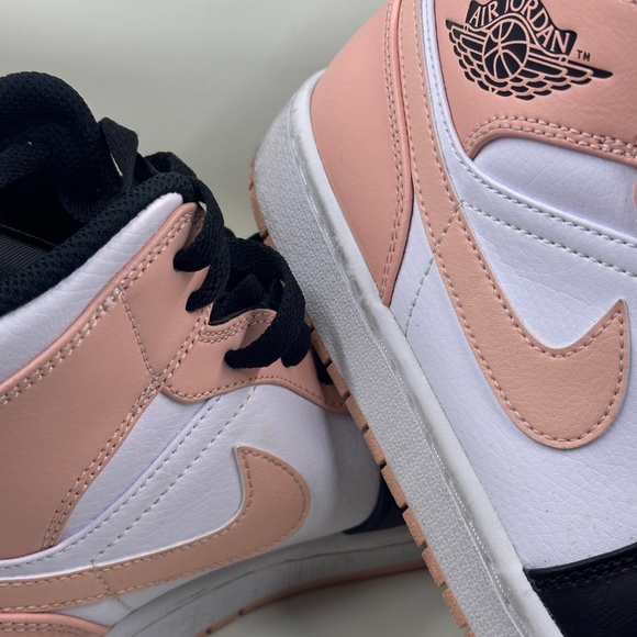 AIR JORDAN 1 MID - Picture 2 of 6